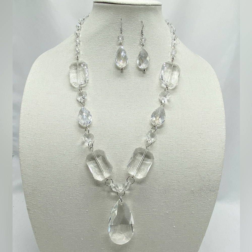 Elegant Crystal Glass Necklace and Earring Set Silver Tone NEW